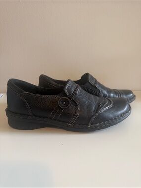 Earth Origins Black Leather Slip-On Loafers for Women